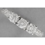 "Trilogy" ring in white gold (18 carat) with ca 1,10 carat of high quality brilliant cut diamonds