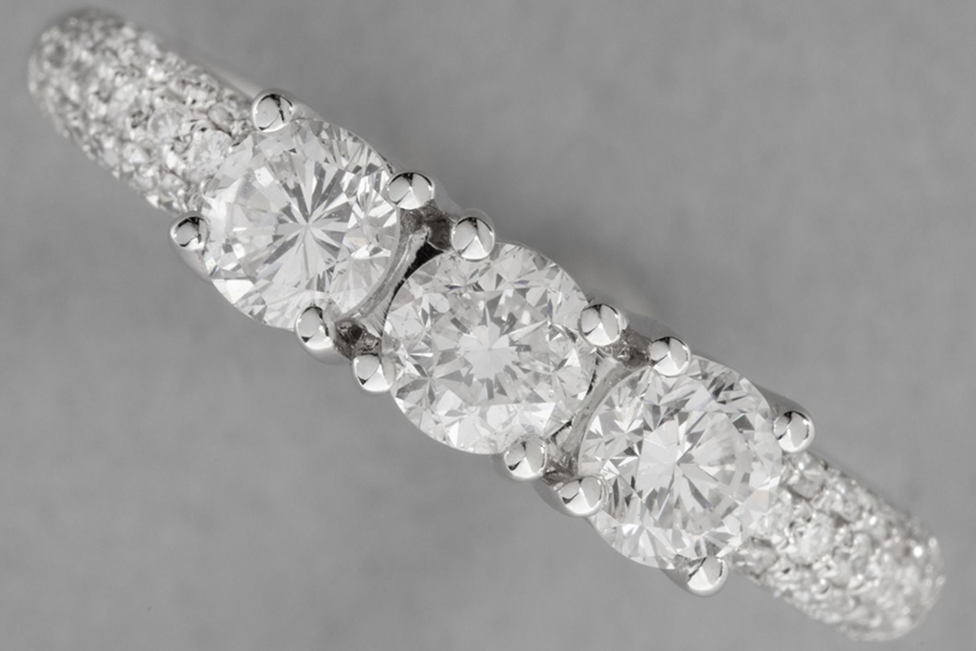 "Trilogy" ring in white gold (18 carat) with ca 1,10 carat of high quality brilliant cut diamonds