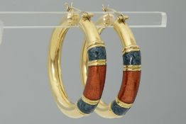 pair of earrings in yellow gold (18 carat) each with three polychrome lacquered bands
