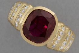 classy "Bulgari" style ring in yellow gold (18 carat) with a 4,47 carat ruby from Thailand or Cambod