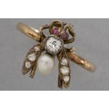 ring in yellow gold (18 carat) with an antique Art Nouveau Insect with a small pearl, two red eyes (