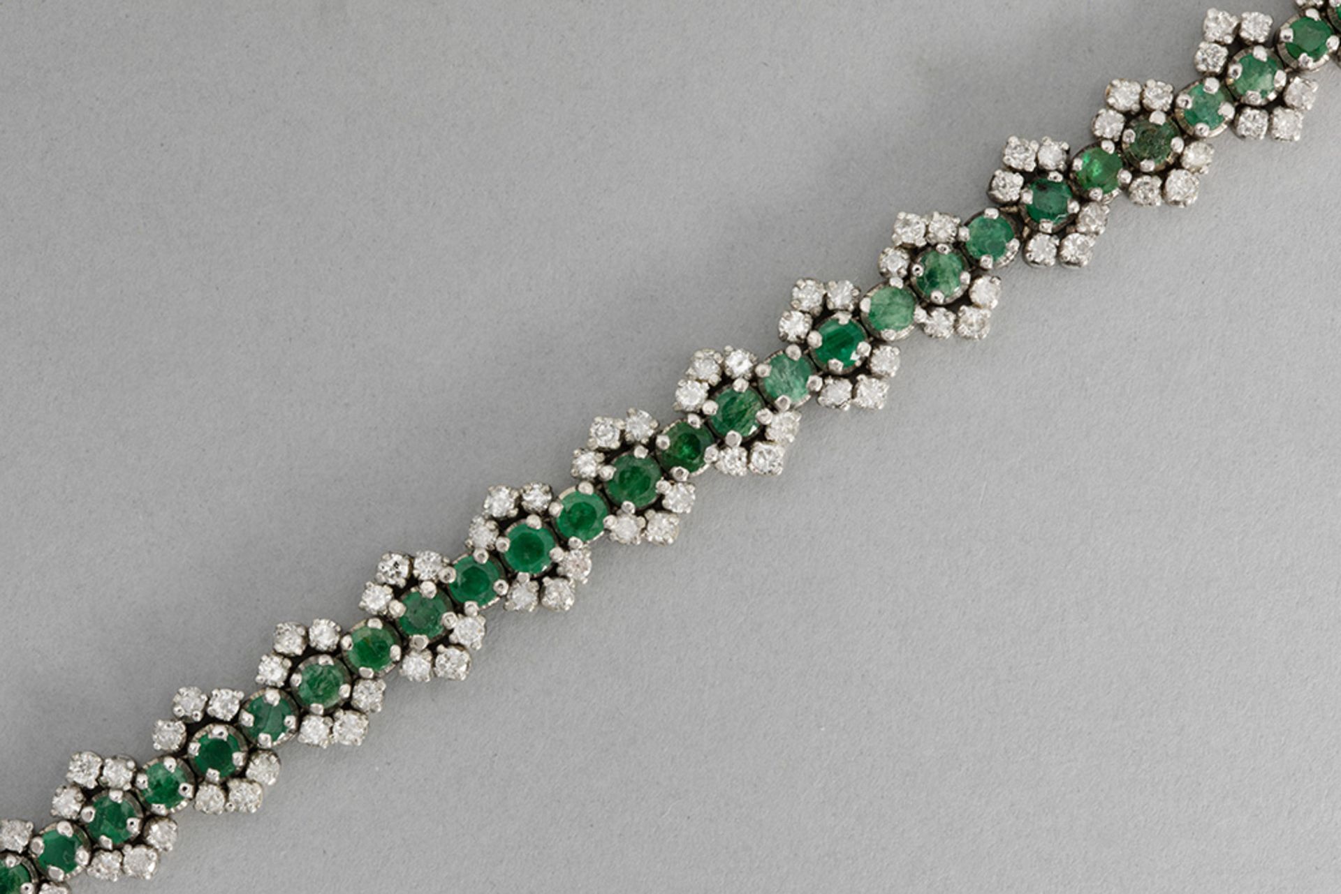 vintage bracelet in white gold (18 carat) with ca 1,50 carat of emeralds and ca 3,60 carat of brilli