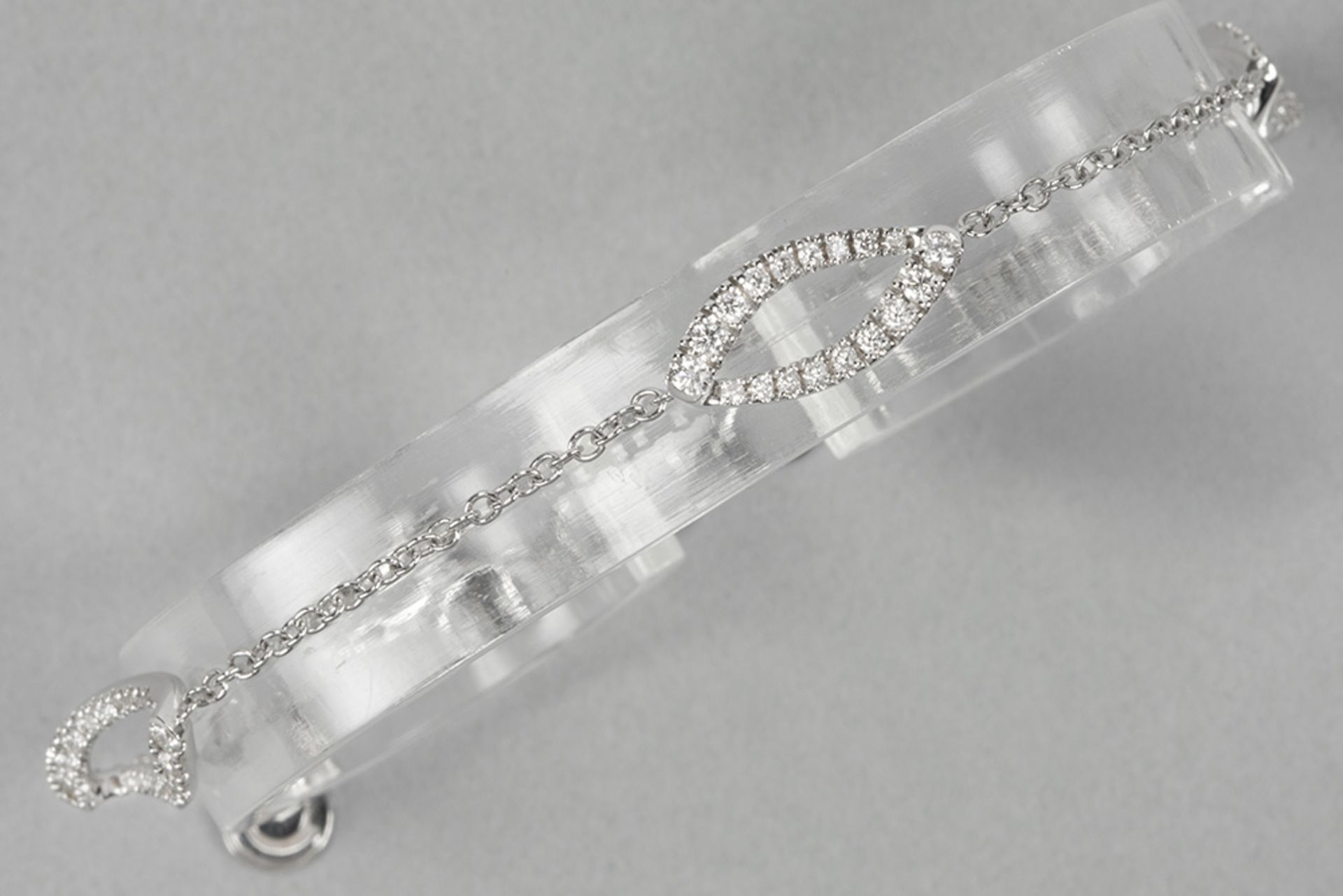 matching Clem Vercammen Collection bracelet in white gold (18 carat) with ca 0,56 carat of high qual - Bild 2 aus 2