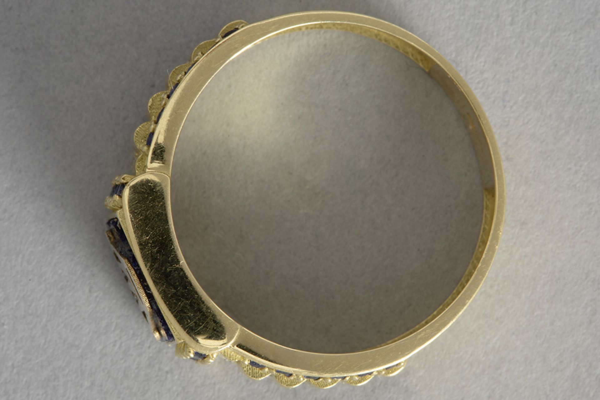 man's ring in yellow gold (18 carat) with Rolex crown set with sapphires - Bild 2 aus 2