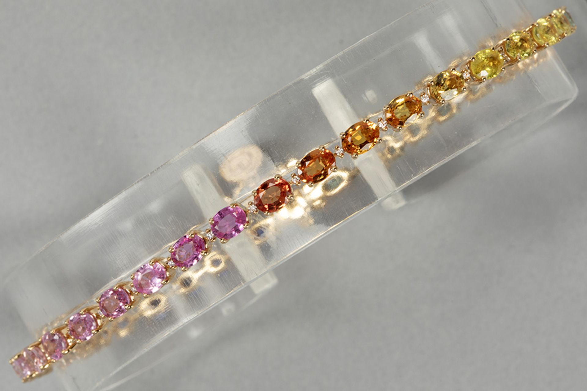 Clem Vercammen Collection bracelet in yellow gold (18 carat) with ca 8,35 carat of multicolor sapphi - Bild 2 aus 3