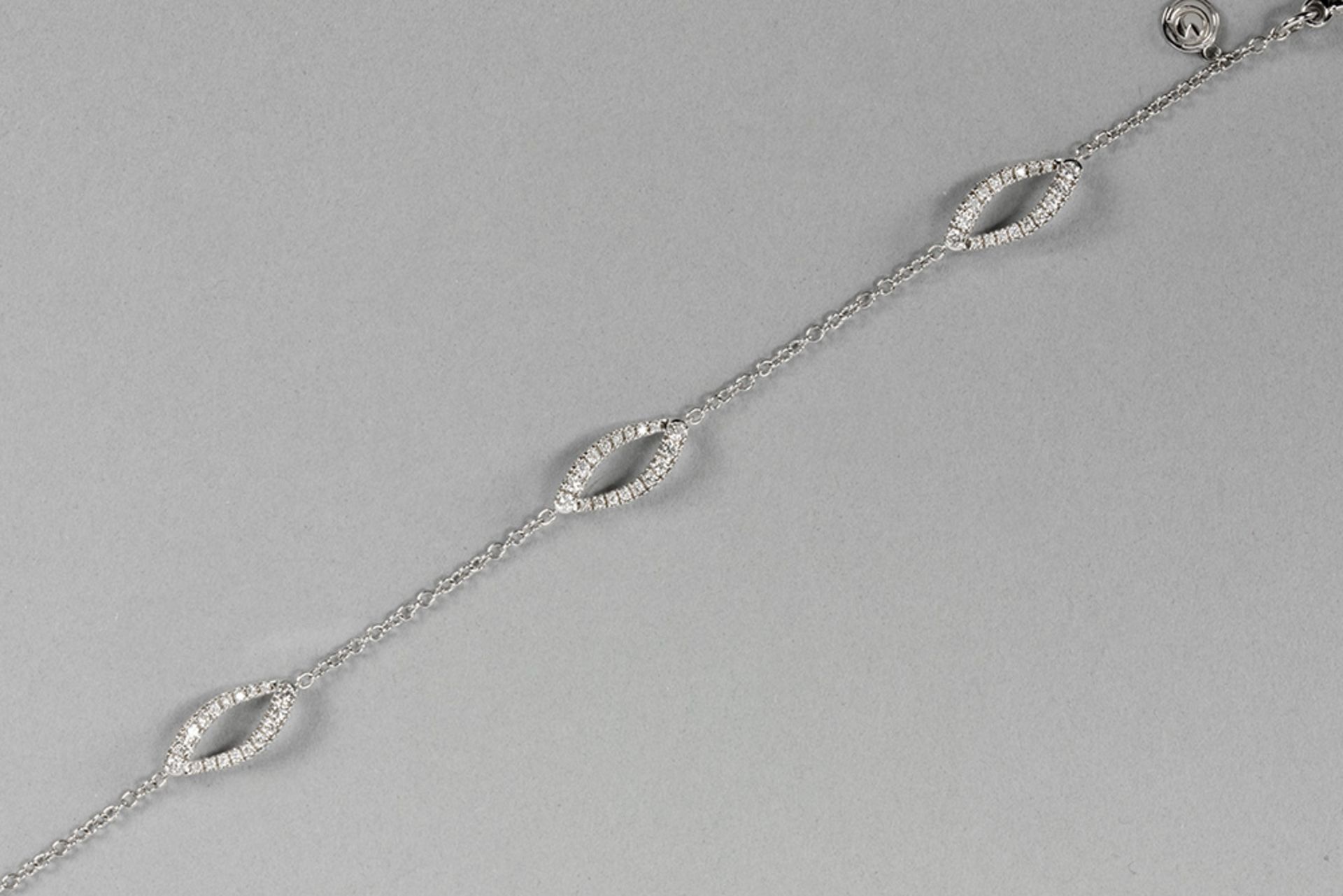 matching Clem Vercammen Collection bracelet in white gold (18 carat) with ca 0,56 carat of high qual