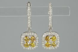 pair of earrings in white gold (18 carat) with ca 0,75 carat of natural "Orange Vivid" fancy color h