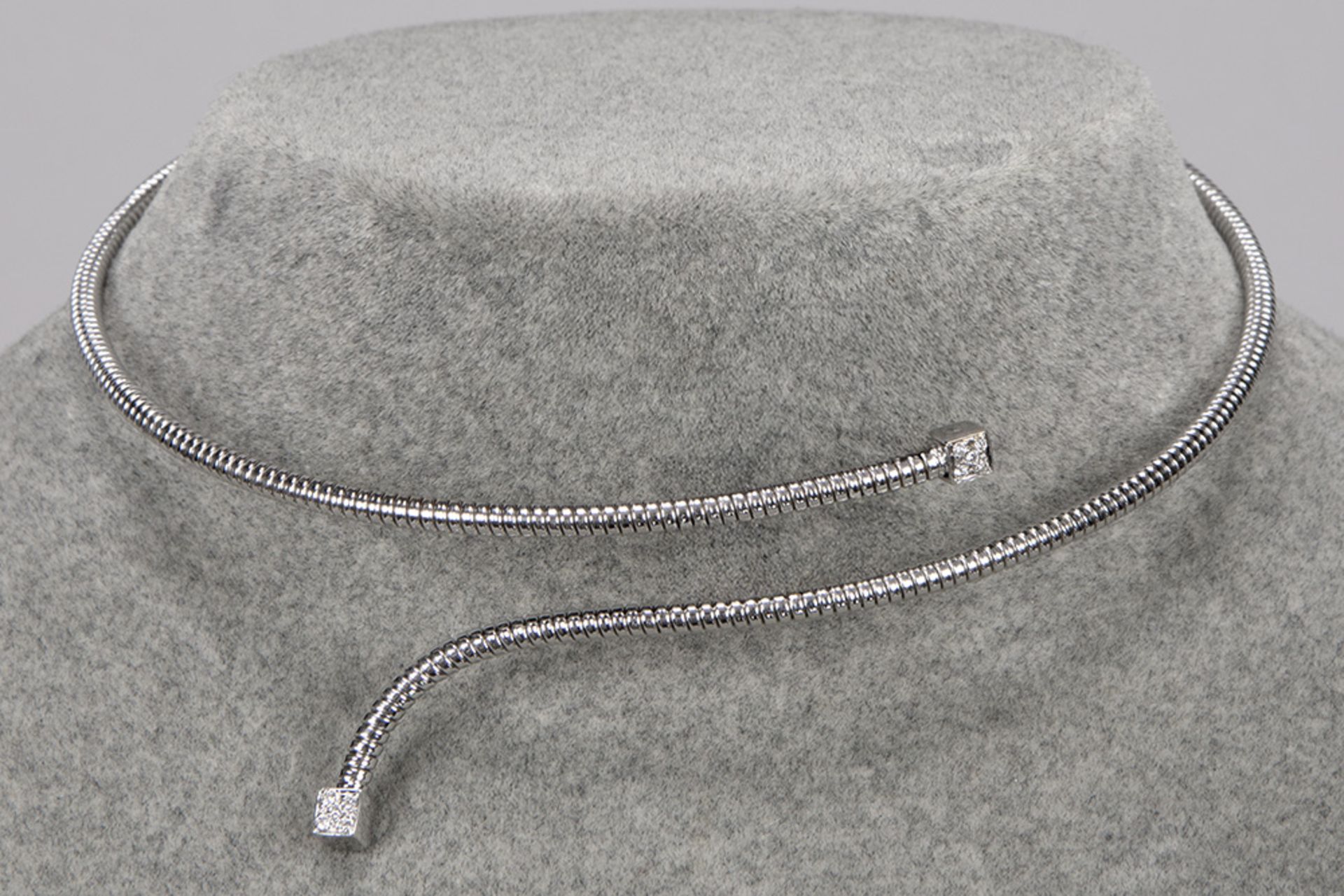 quite special necklace in white gold (18 carat) with 0,10 carat of high quality brilliant cut diamon