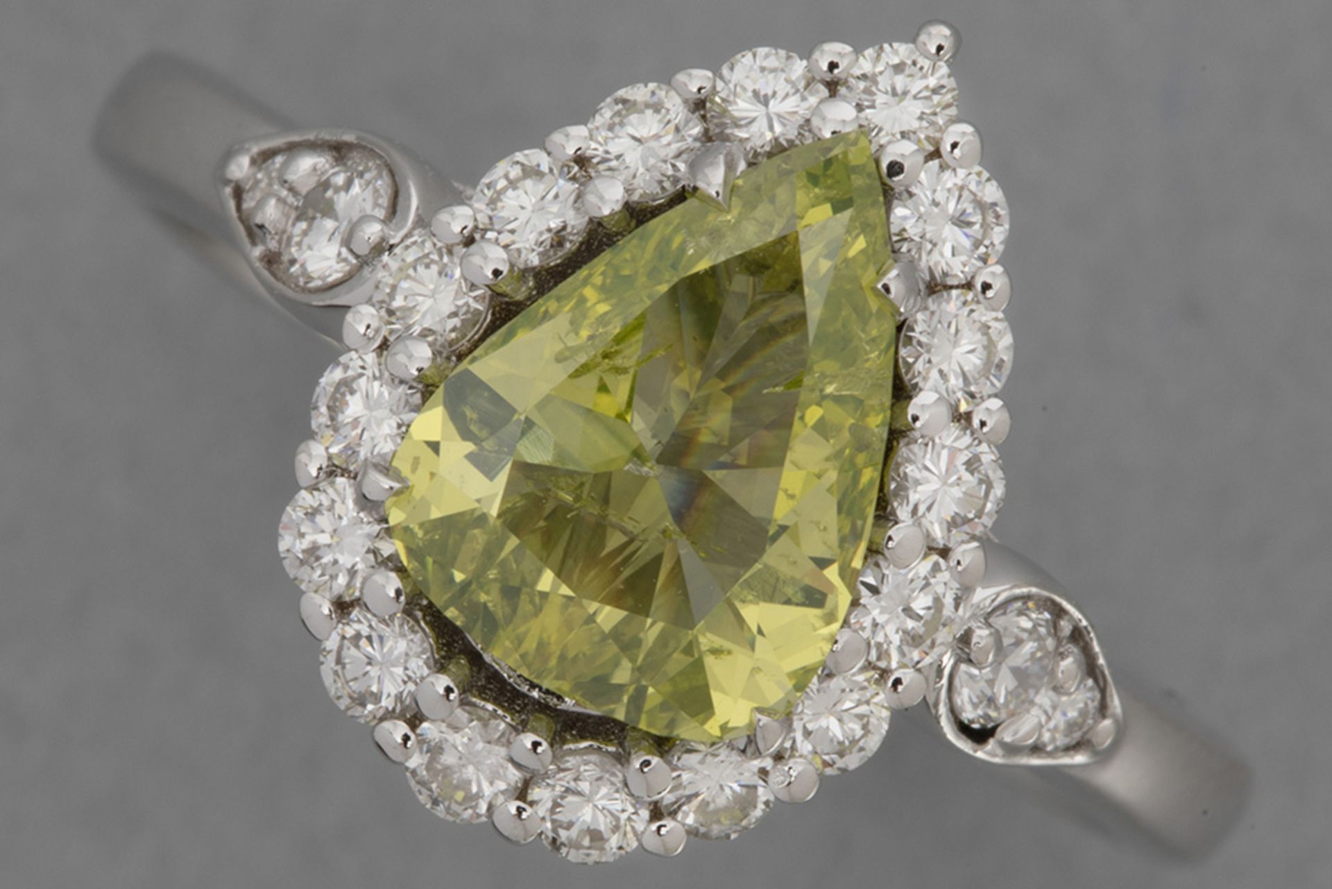 a 1,03 carat natural fancy Vivid Greenish Yellow color high quality brilliant cut diamond set in a r