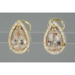 pair of drop-shaped earrings in yellow gold (14 carat) with 3,85 carat of morganite with nice light 