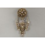 quite exceptional, big Napoleon III period brooch from around 1860 in yellow gold (18 carat) with ca