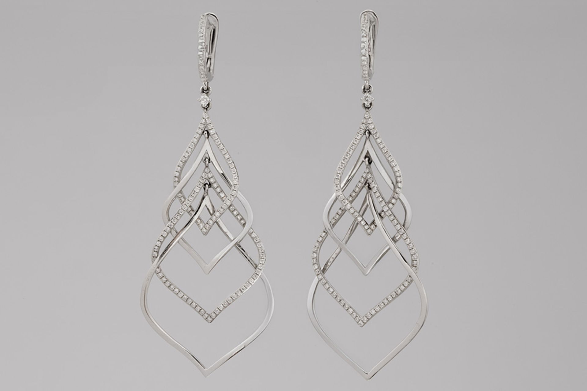 pair of contemporary earrings in white gold (18 carat) with ca 1 carat of  brilliant cut diamonds
