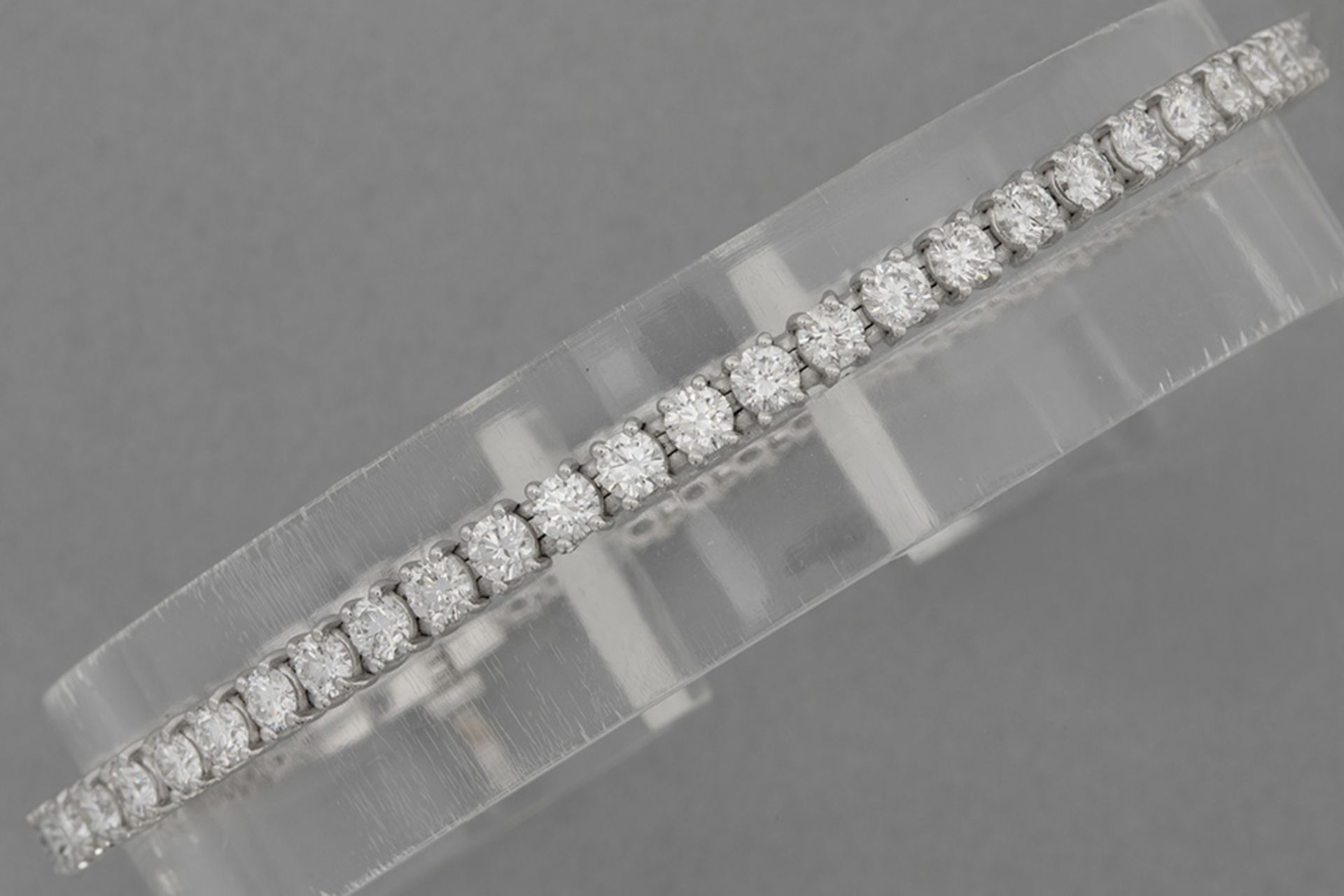bracelet in white gold (18 carat) with ca 5,70 carat of top quality brilliant cut CVD diamonds - Bild 2 aus 2