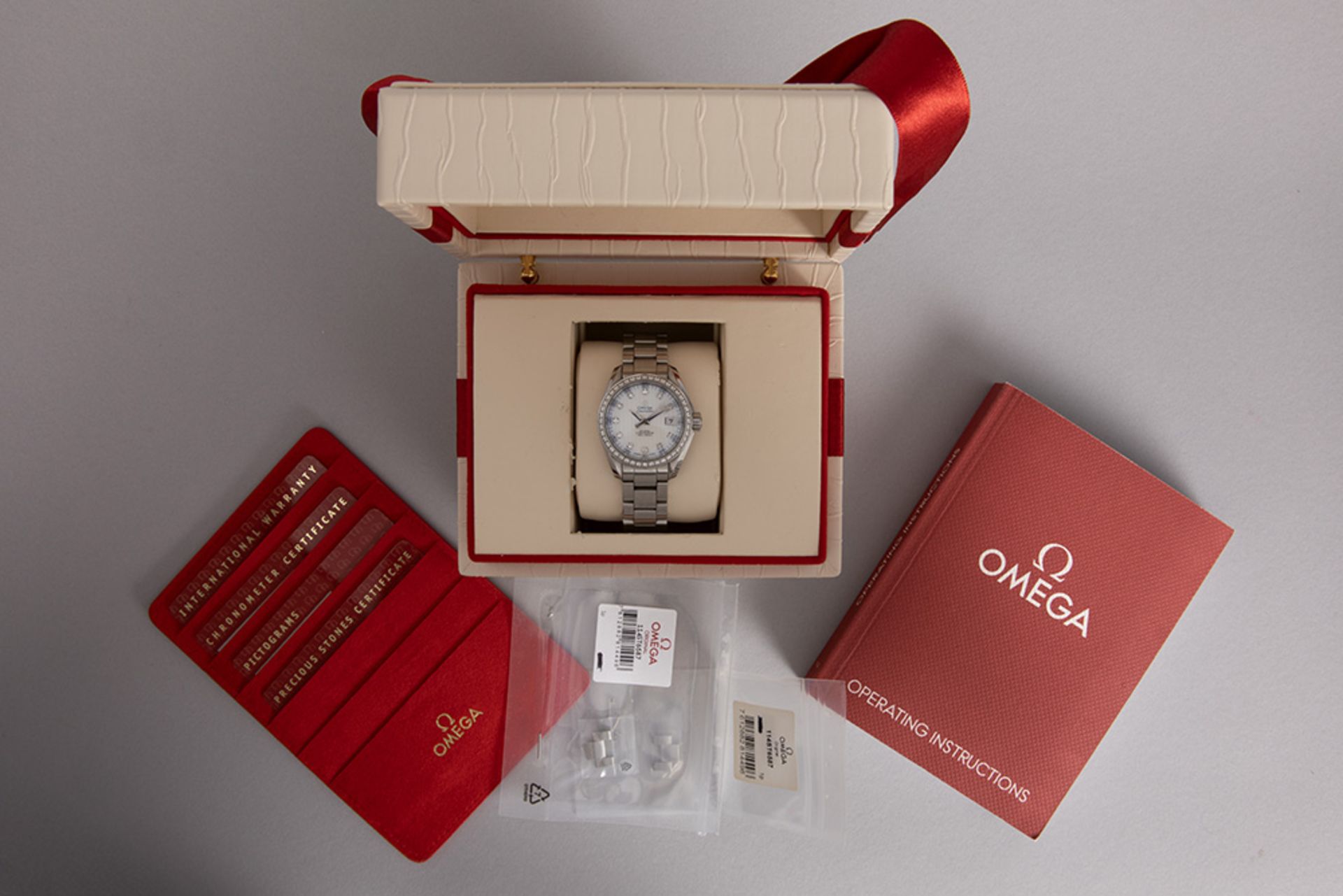 completely original Omega marked "Seamaster" ladies' wristwatch powered by a Co-axial caliber 8520 c - Bild 4 aus 6