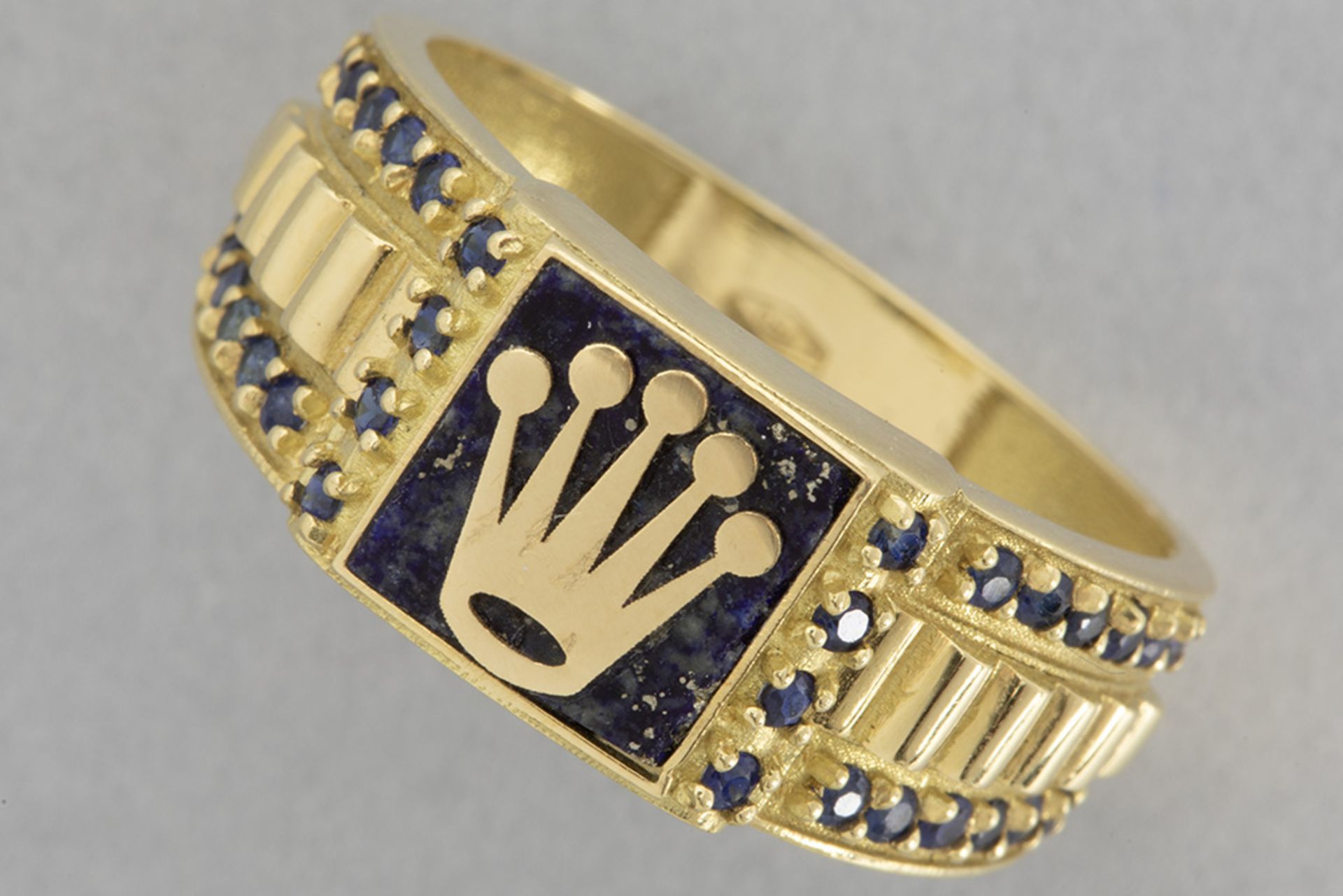 man's ring in yellow gold (18 carat) with Rolex crown set with sapphires