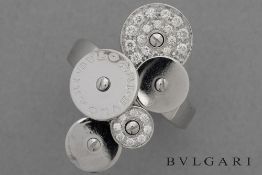 Bulgari signed ring in white gold (18 carat) with five cercles and with ca 0,30 carat of very high q