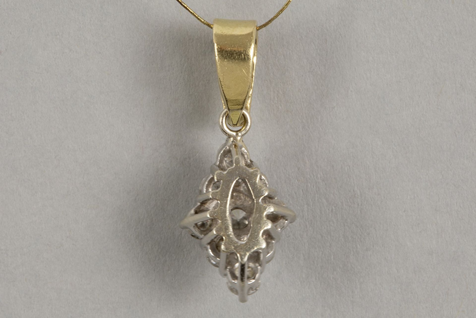 rhombic pendant in white gold (18 carat) with half a carat of quality brilliant cut diamonds-with ce - Bild 2 aus 3