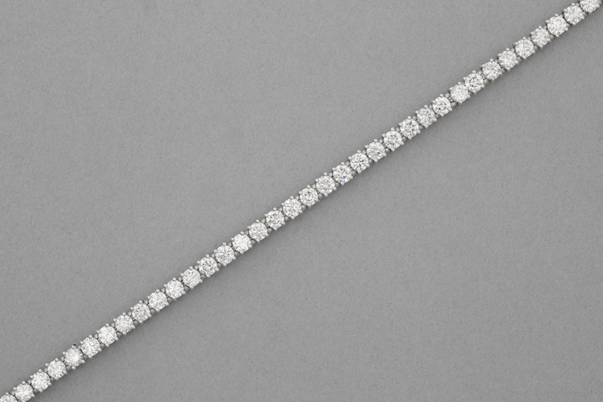 bracelet in white gold (18 carat) with ca 5,70 carat of top quality brilliant cut CVD diamonds