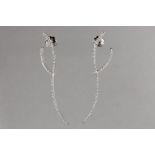 pair of earrings with a contemporary design in white gold (18 carat) with at least 1,10 carat of hig