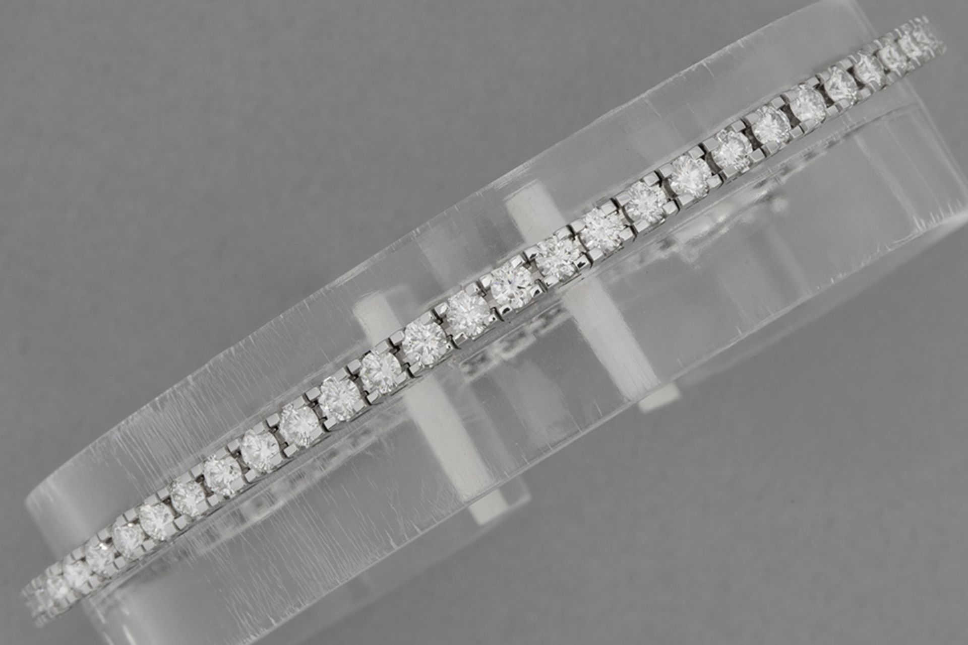 nice bracelet in white gold (18 carat) with ca 4 carat of very high quality brilliant cut diamonds - Bild 2 aus 2