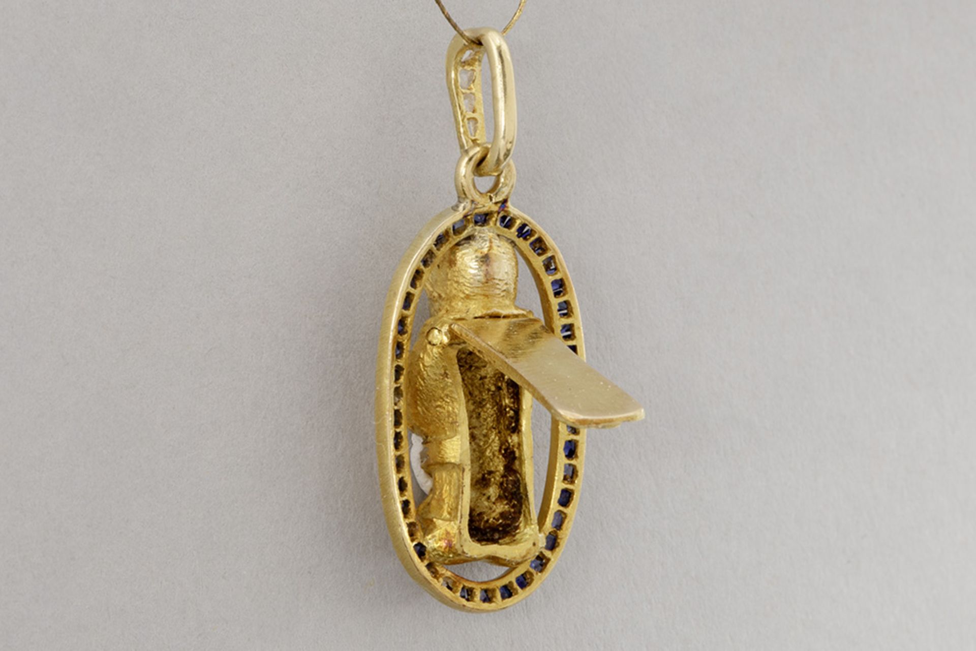 antique pendant, sort of remembrance relic, in yellow gold (18 carat) with small sapphires and rose  - Bild 3 aus 3