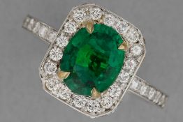 ring in white gold (18 carat) with an oval 1,61 carat Zambian emerald with "Vivid / Deep green" colo