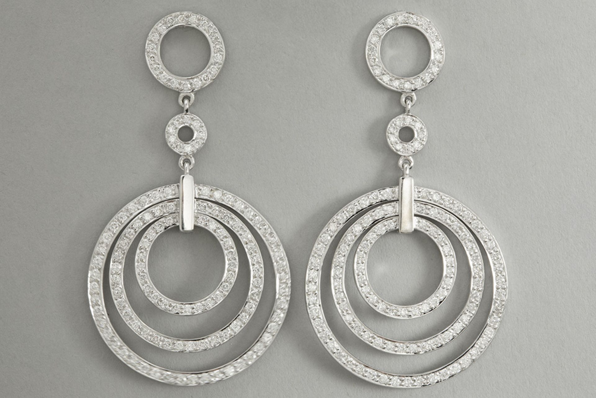 pair of fashionable earrings in white gold (18 carat) with ca 2,80 carat of very high quality brilli