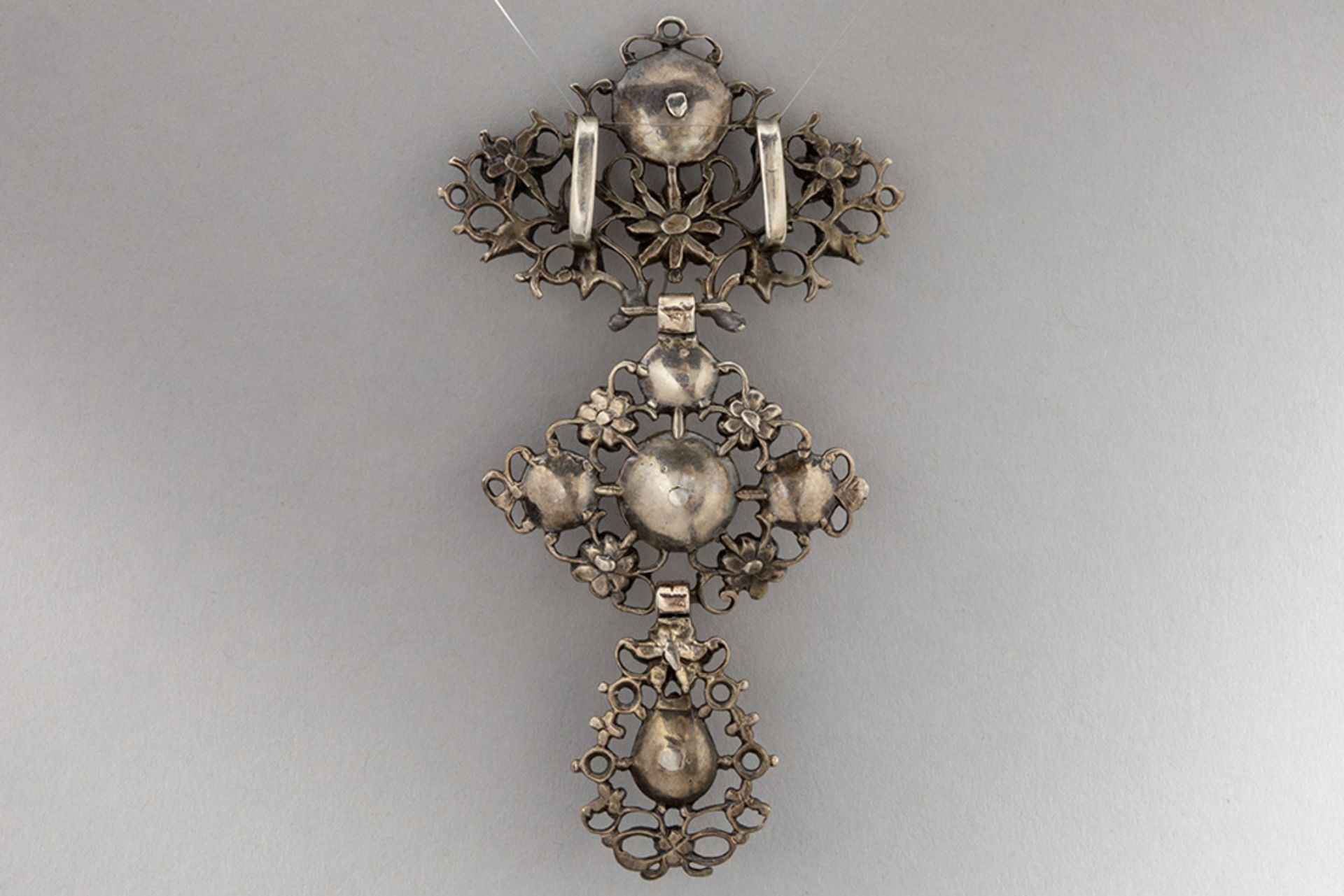 antique, presumably Flemish, pendant in silver and gold with rose cut diamonds - Bild 2 aus 2