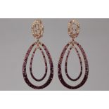pair of fashionable earrings in pink gold (18 carat) with concentric shapes set with rubies, pink sa
