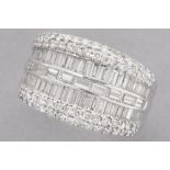 ring in white gold (18 carat) with ca 2,10 carat of high quality baguette and brilliant cut diamonds