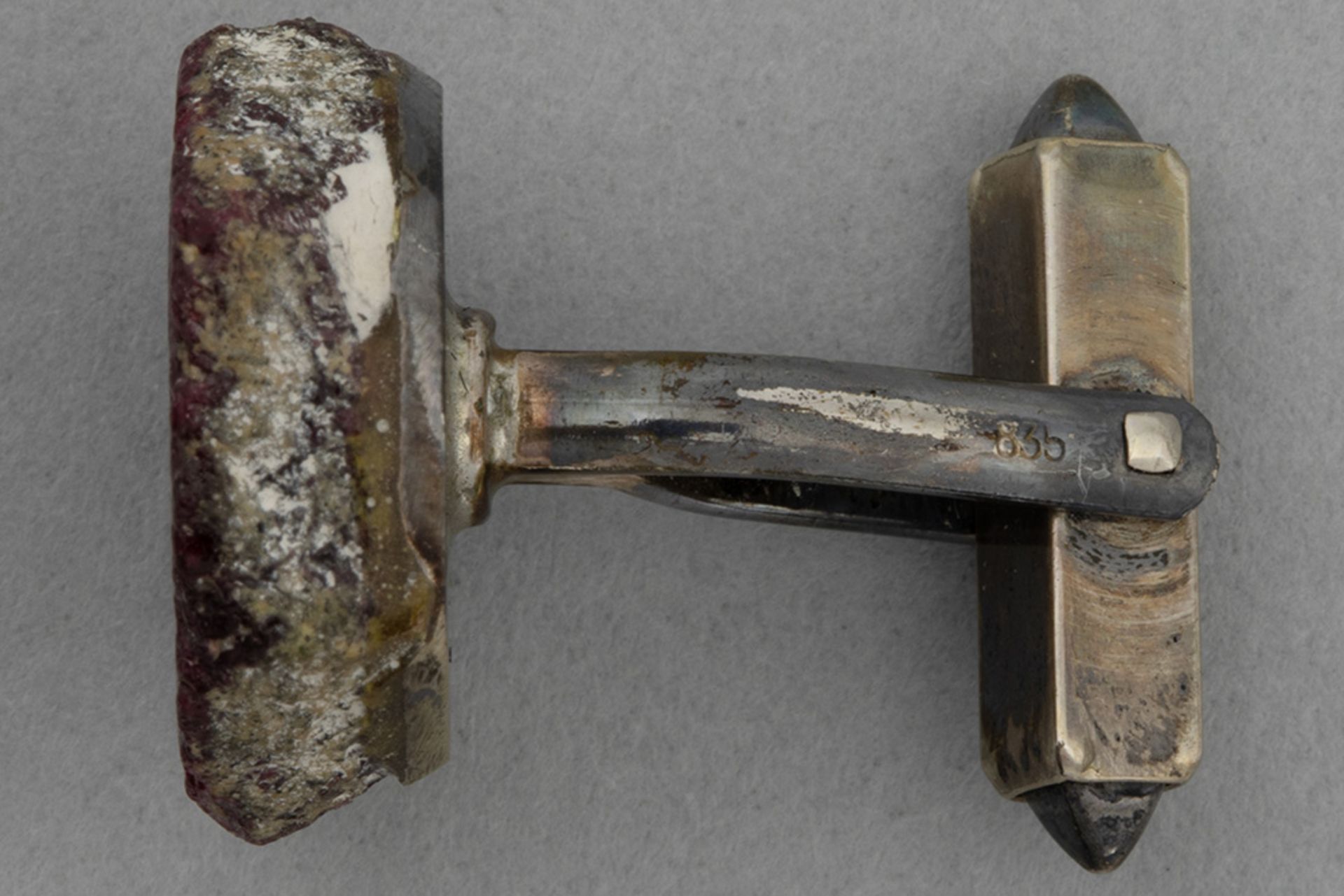 pair of Chale cuff-links in silver each with a plaque in (rough) ruby - with their Chale marked box - Bild 3 aus 3