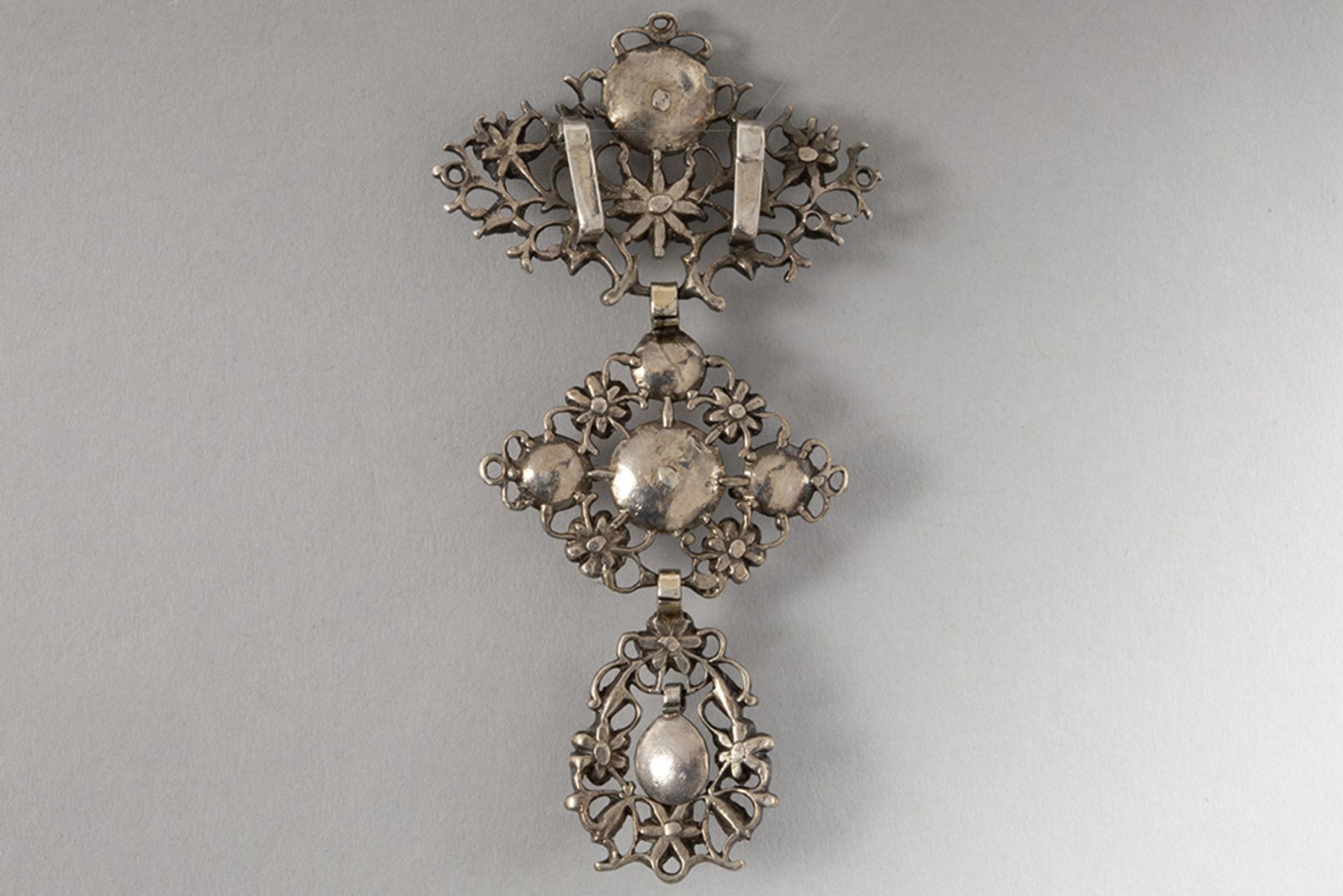 antique, presumably Flemish, pendant in silver and gold with rose cut diamonds - Bild 2 aus 2