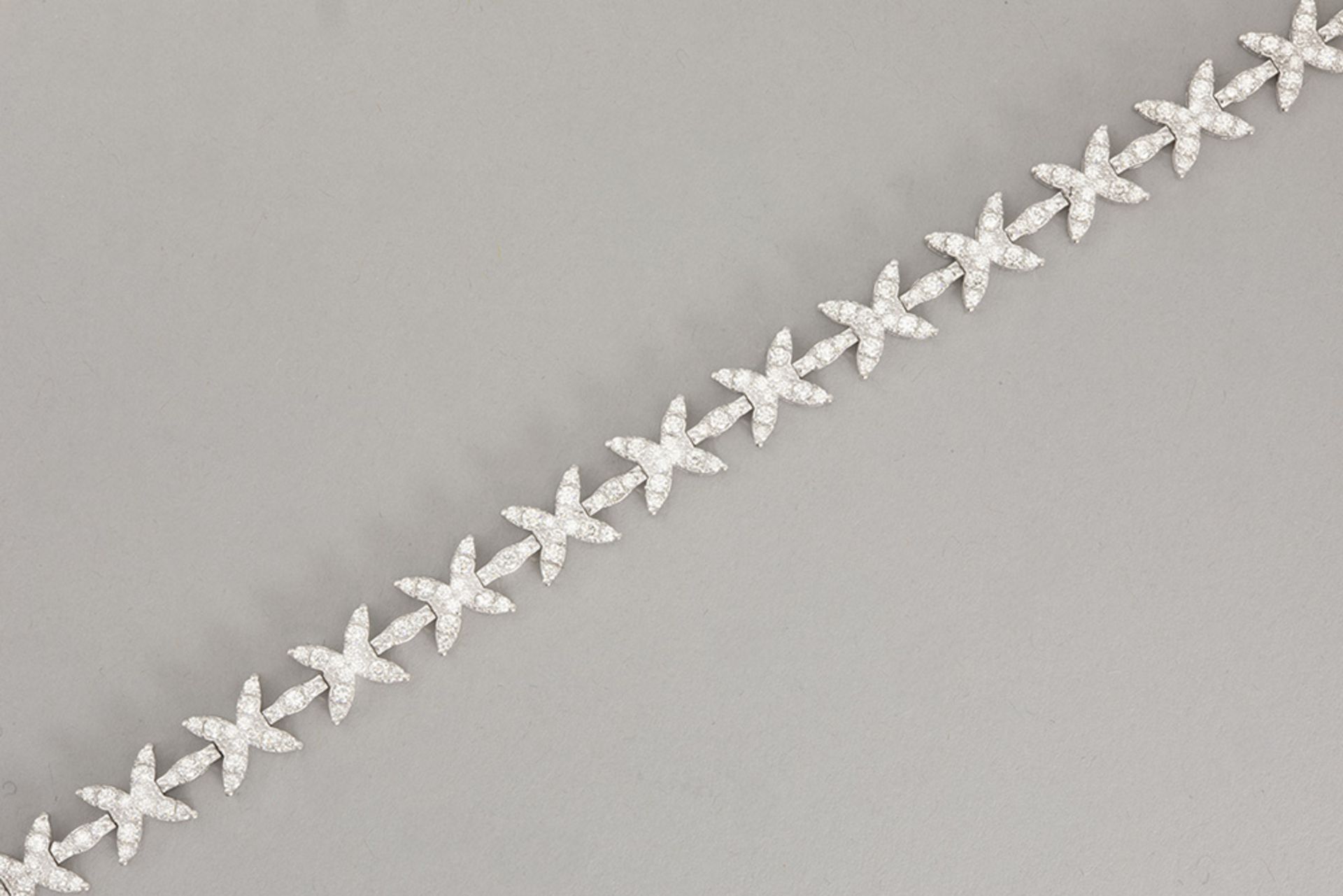 beautiful "Tiffany" style bracelet in white gold (18 carat) with 3,30 carat of high quality brillian - Bild 2 aus 2