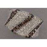 ring in white gold (18 carat) with ca 1,10 carat of white brilliant cut diamonds and ca 1,30 carat o