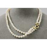 necklace with matching pearls and a lock in yellow gold (18 carat)