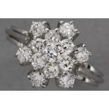 classic cluster ring in white gold (18 carat) with ca 1,10 carat of high quality brilliant cut diamo