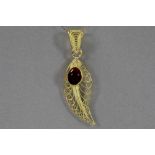 fifties' vintage pendant in yellow gold (18 carat) with an oval cabochon ruby of ca 1,50 carat with 