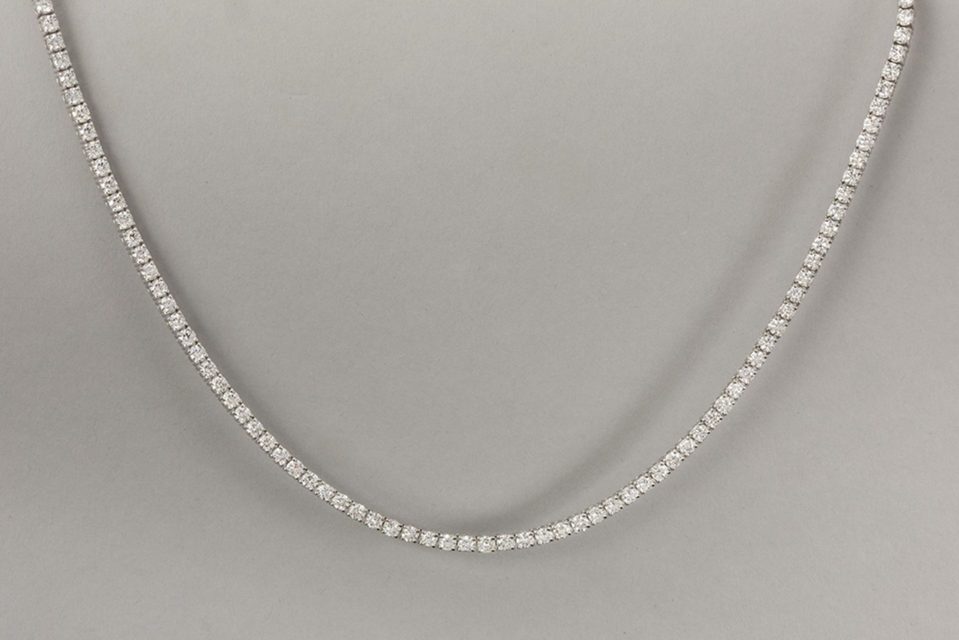 superb necklace in white gold (18 carat) with 10,30 carat of very high quality brilliant cut diamond - Bild 2 aus 2