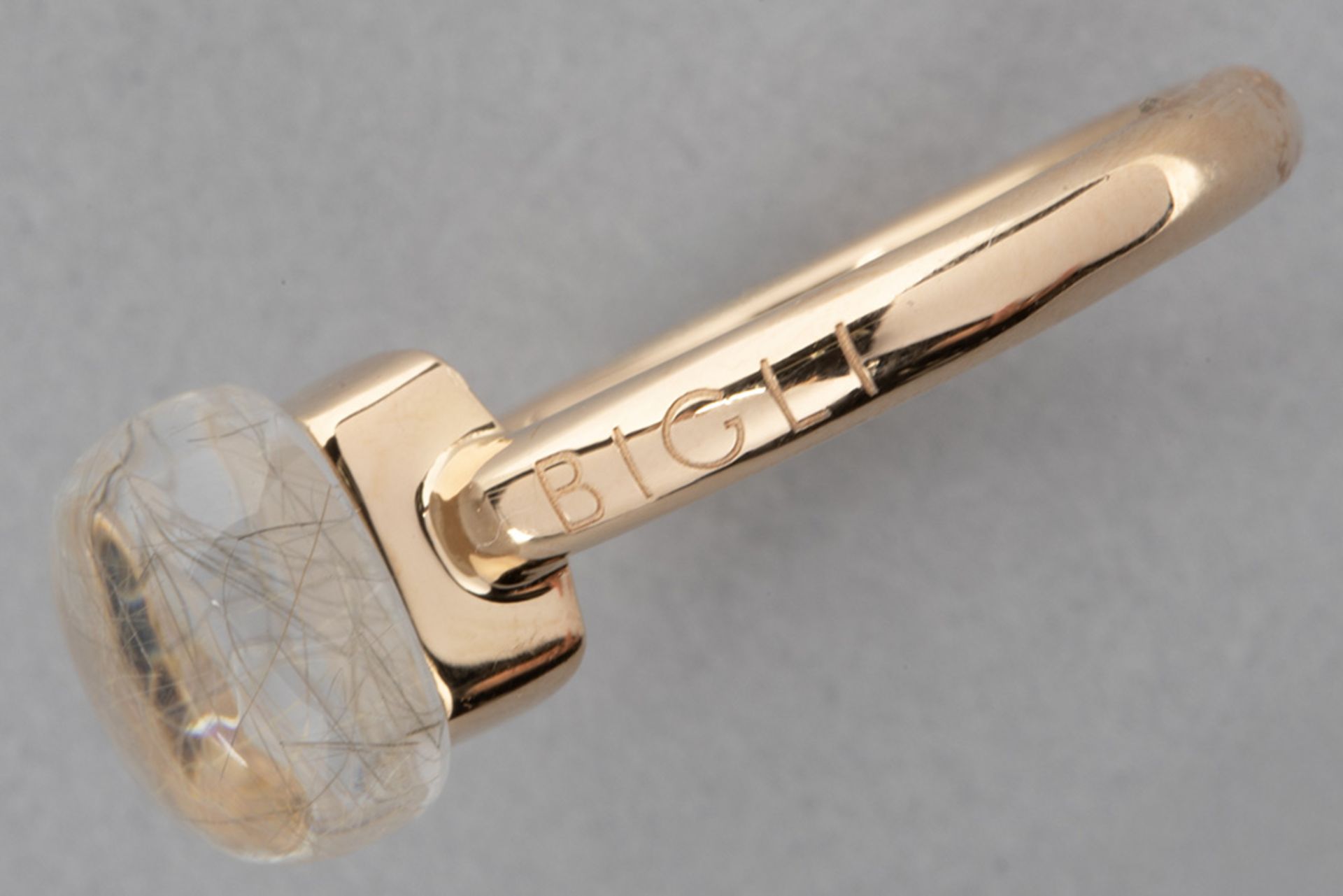 matching Bigli signed 'Mini Sweety' design ring in rose gold (18 carat) with a rutilated quartz cabo - Bild 2 aus 3
