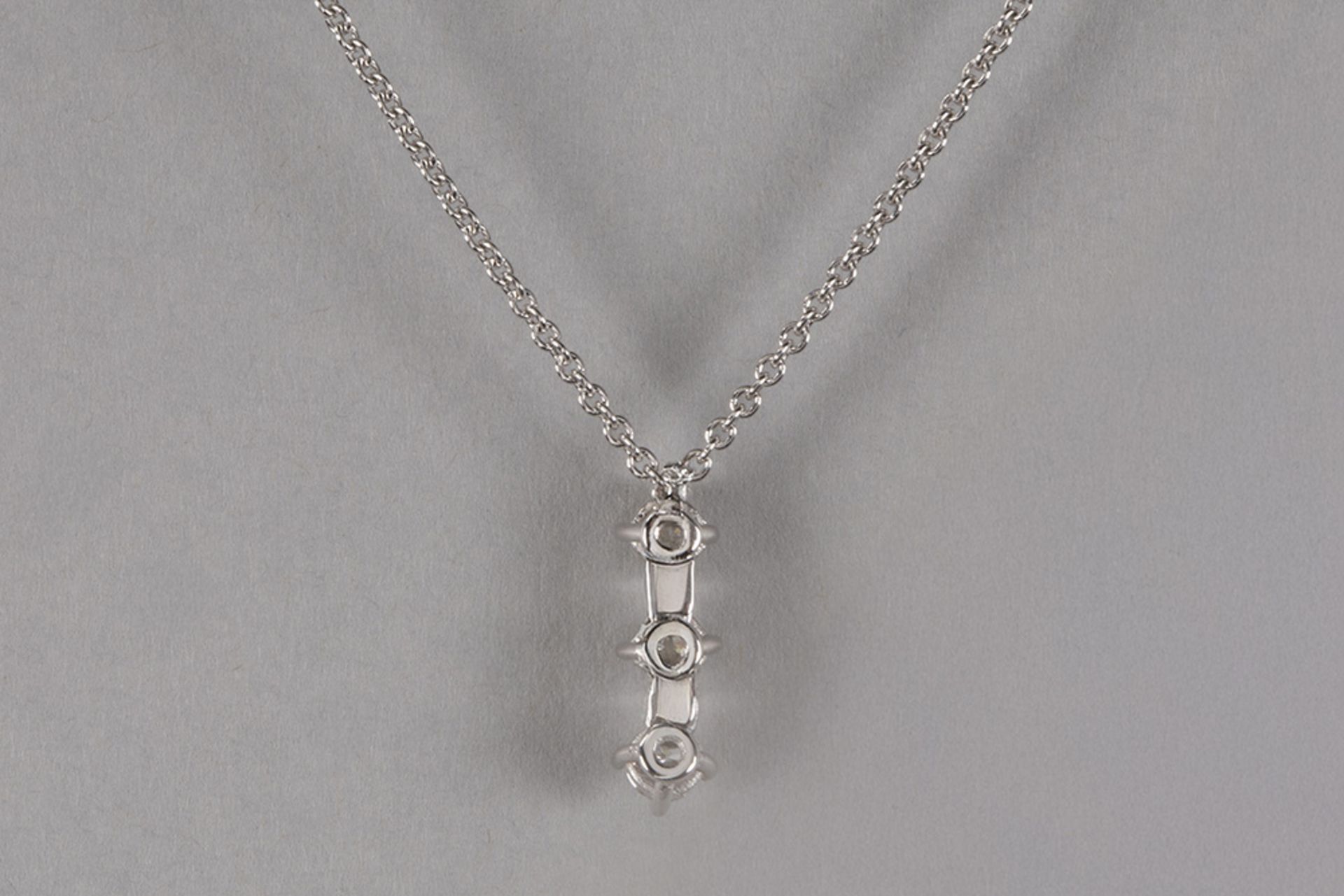 pendant in white gold (18 carat) with ca 0,40 carat of high quality brilliant cut diamonds - with a  - Bild 2 aus 2