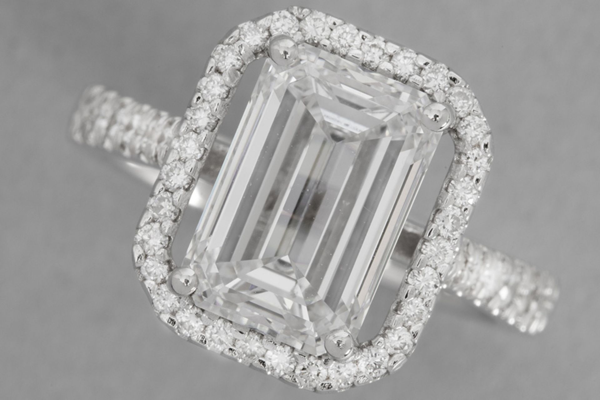 a at least 5 carat very high quality brilliant cut CVD diamond set in a ring in white gold (18 carat