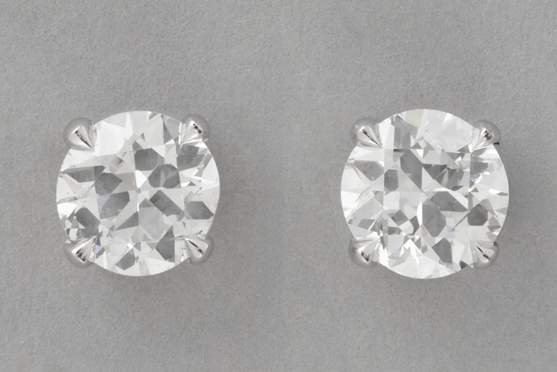 pair of earrings in white gold (18 carat) each with one brilliant - in total : 1,46 carat of high qu