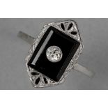 Art Deco-ring in grey gold (18 carat) with onyx and diamonds