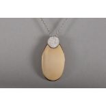 Italian "Centoventuno" signed necklace in pink and white gold (18 carat) with a pendant with ca 0,50