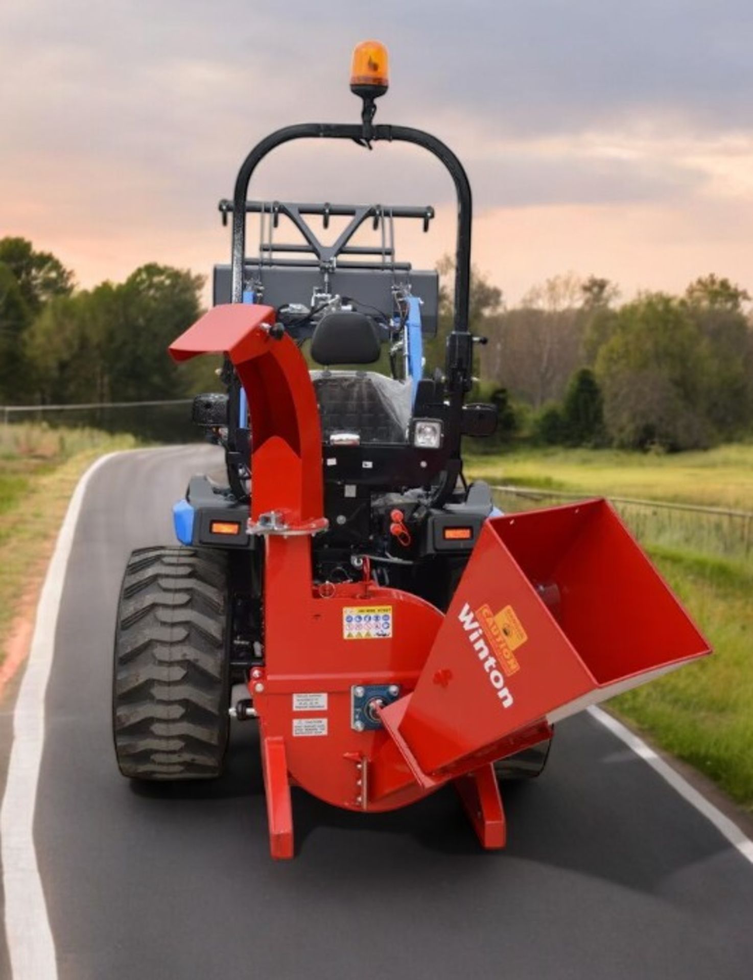 SOLIS S26 26HP COMPACT TRACTOR WITH WOODCHIPPER - Image 2 of 7