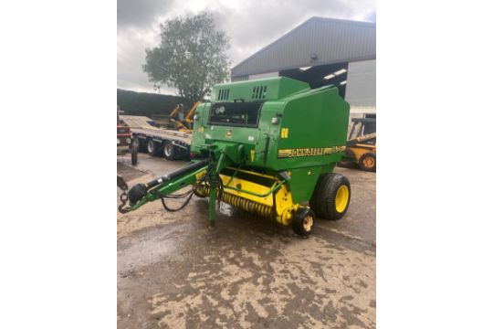 JOHN DEERE 575 ROUND BALER - Image 1 of 12