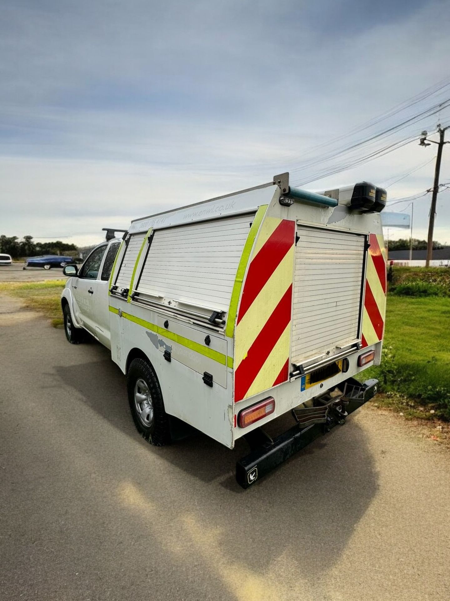 2011 TOYOTA HILUX HL2 D-4D 4X4 ECB KING CAB - READY FOR ACTION! - Image 5 of 18