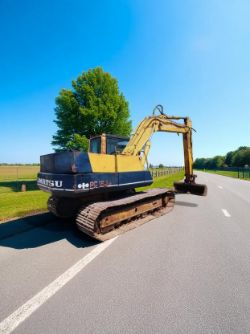 KOMATSU PC150 EXCAVATOR – COMES WITH GRADING BUCKET