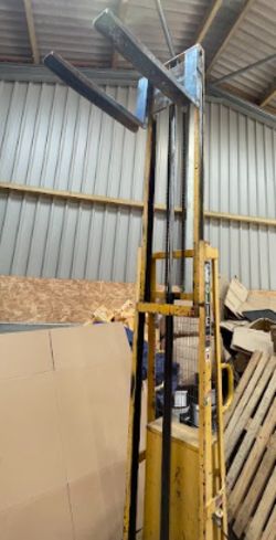 COOLIE ELECTRIC PALLET LIFT