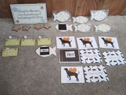 MIXED WOODEN PLAQUES AND FRIDGE MAGNETS - BRAND NEW JOB OF 20 !